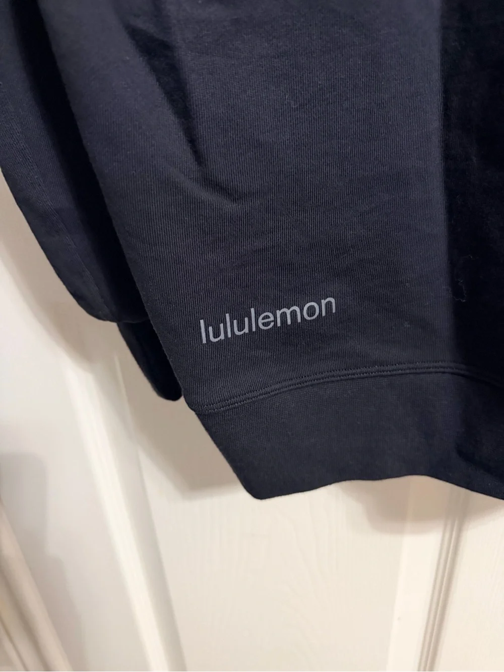 Lululemon Women’s Black Crewneck Sweatshirt